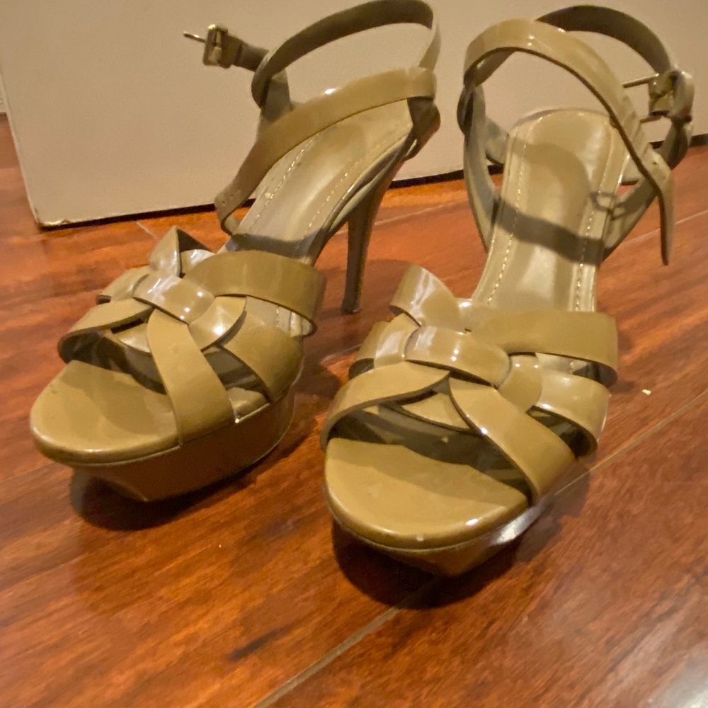 Saint Laurent YSL tribute shoes in beige